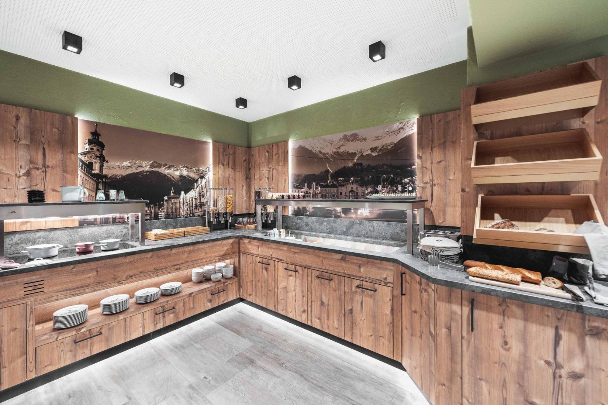 Binders Budget City-Mountain Hotel Innsbruck Exteriör bild